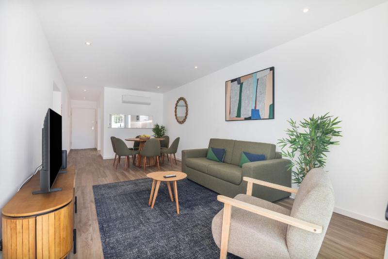 Luxury 2br With Terrace 5-min Walk - image 23