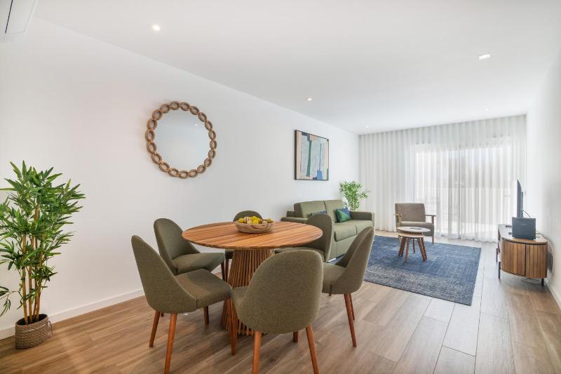 Luxury 2br With Terrace 5-min Walk - image 22