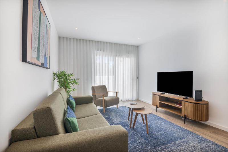 Luxury 2br With Terrace 5-min Walk - image 26