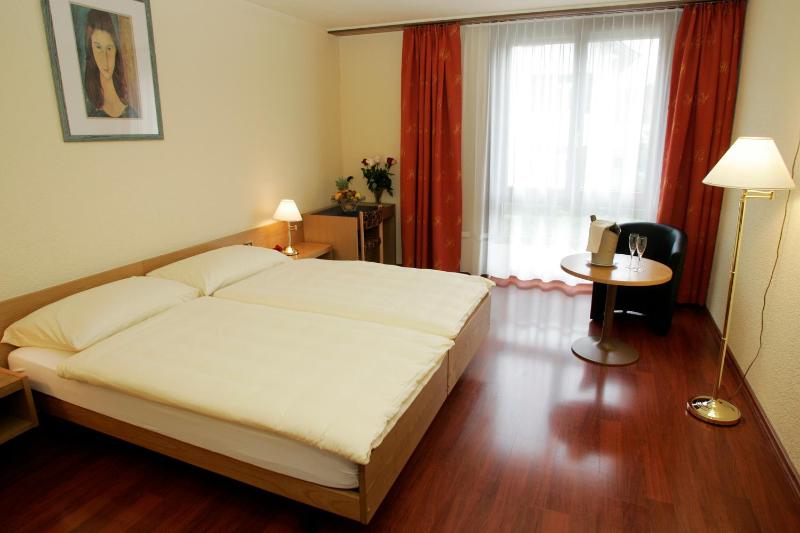 Single Room image 4