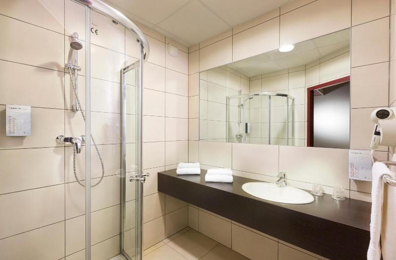 Standard Double Room image 3