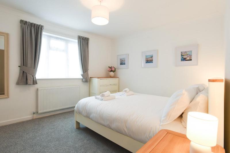 Air Maison - One Bedroom Retreat with Private Garden and Parking - image 20