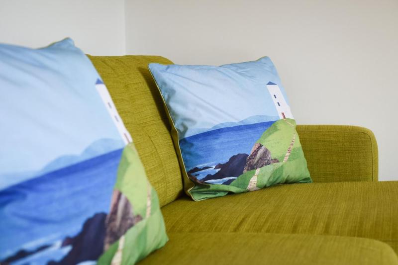 Air Maison - One Bedroom Retreat with Private Garden and Parking - image 12