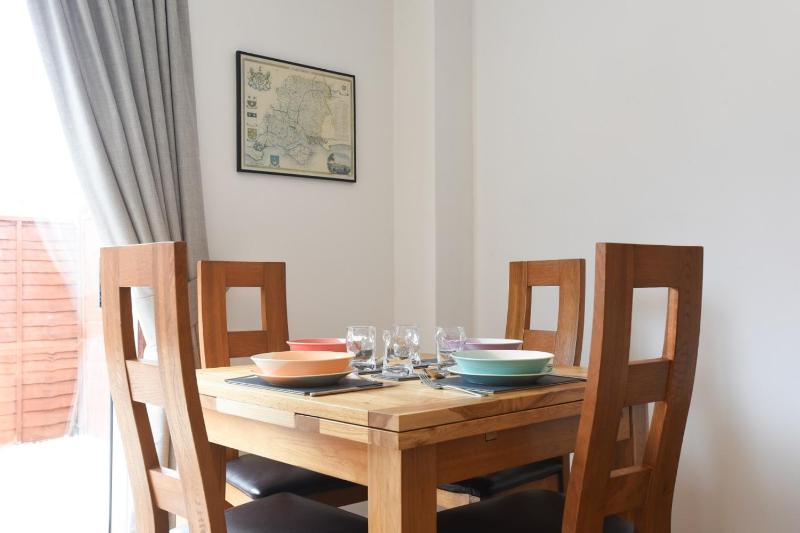 Air Maison - One Bedroom Retreat with Private Garden and Parking - image 29