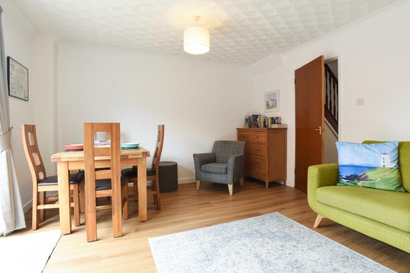 Air Maison - One Bedroom Retreat with Private Garden and Parking - image 30