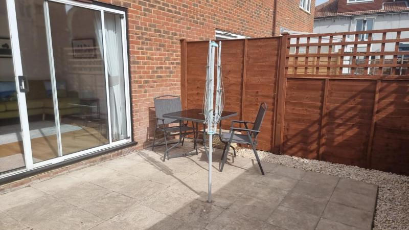 Air Maison - One Bedroom Retreat with Private Garden and Parking - image 11