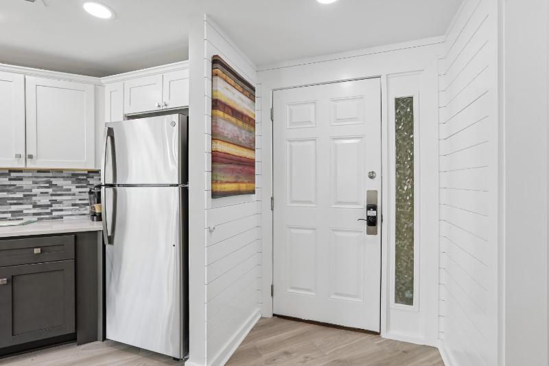 609 Barrington Park - image 17