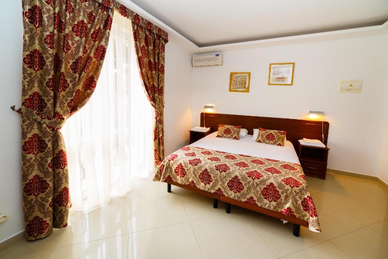 Standard Double or Twin Room image 3
