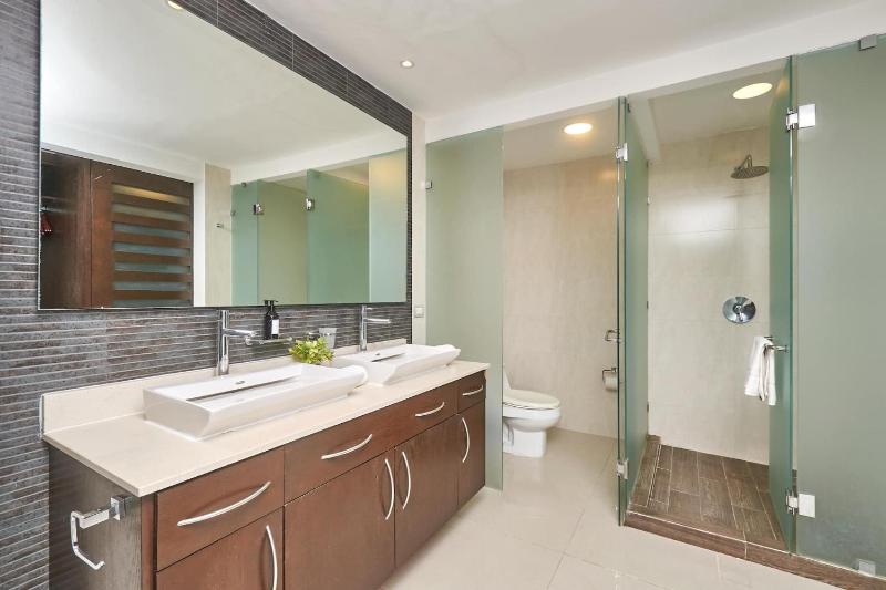 Mareazul Luxury Condo Beach & Resort Pools - image 35