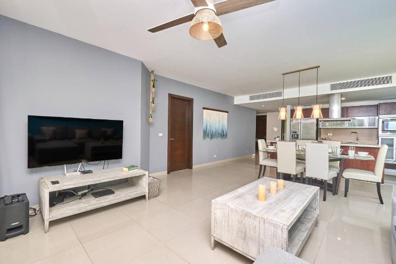 Mareazul Luxury Condo Beach & Resort Pools - image 36