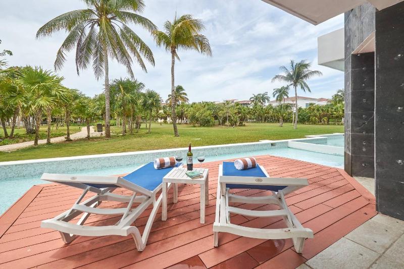 Mareazul Luxury Condo Beach & Resort Pools - image 34