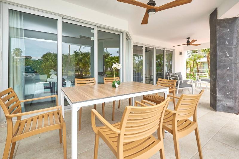 Mareazul Luxury Condo Beach & Resort Pools - image 45