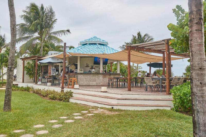 Mareazul Luxury Condo Beach & Resort Pools - image 44