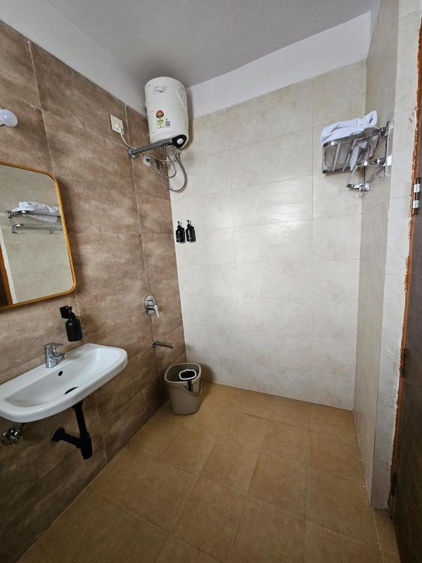Spacious 3BHK Near Celebration Mall - image 9