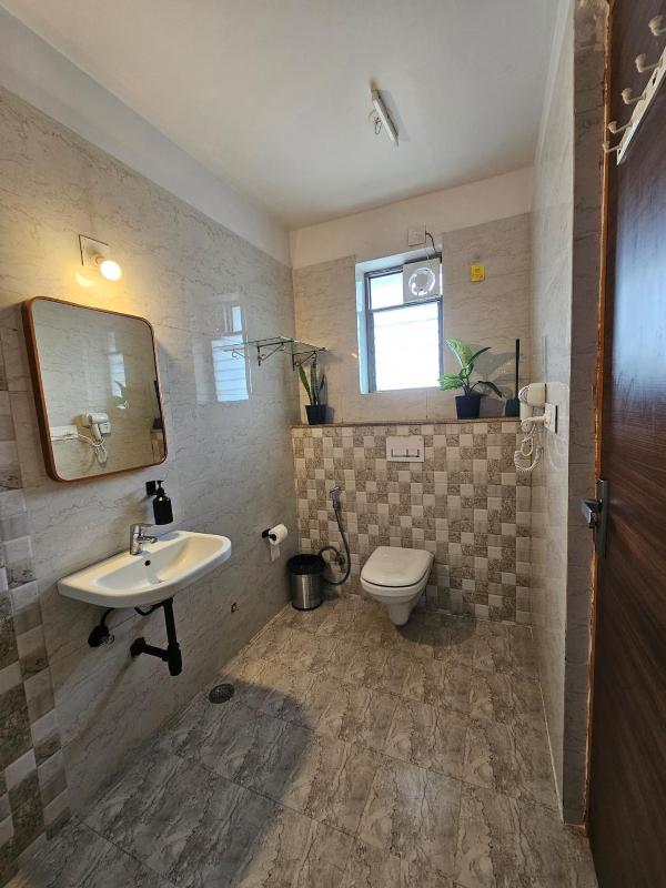 Spacious 3BHK Near Celebration Mall - image 10