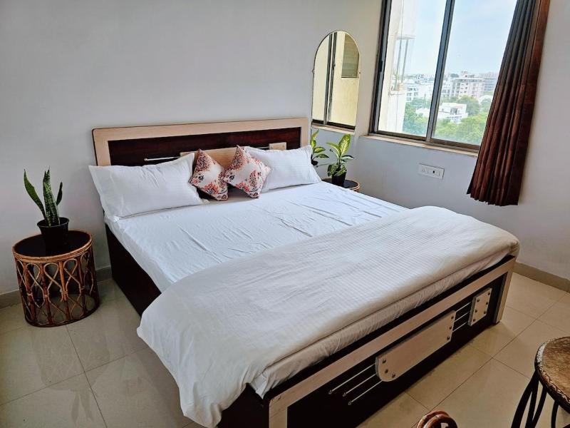 Spacious 3BHK Near Celebration Mall - image 2