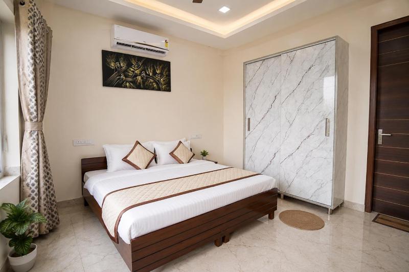 Hotel Classic IT Hub Near DLF City Centre Mall - image 8