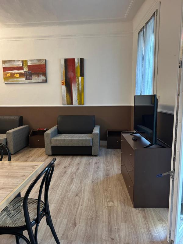 Max Apartment - image 12