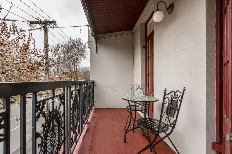 Skylight Terrace - Timeless Stay near Parks and Cafés - image 11