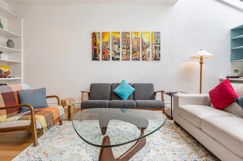 Skylight Terrace - Timeless Stay near Parks and Cafés - image 16
