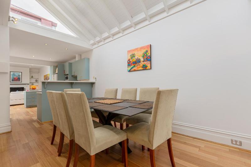 Skylight Terrace - Timeless Stay near Parks and Cafés - image 15