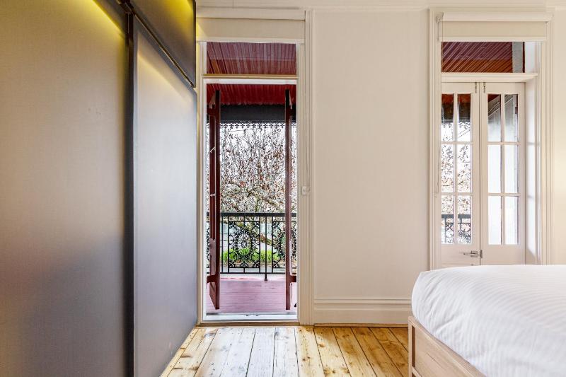 Skylight Terrace - Timeless Stay near Parks and Cafés - image 12