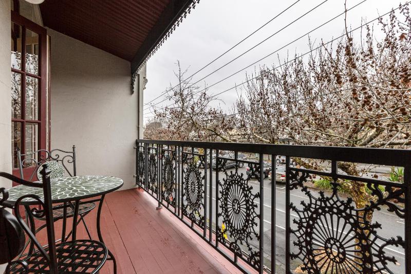 Skylight Terrace - Timeless Stay near Parks and Cafés - image 9