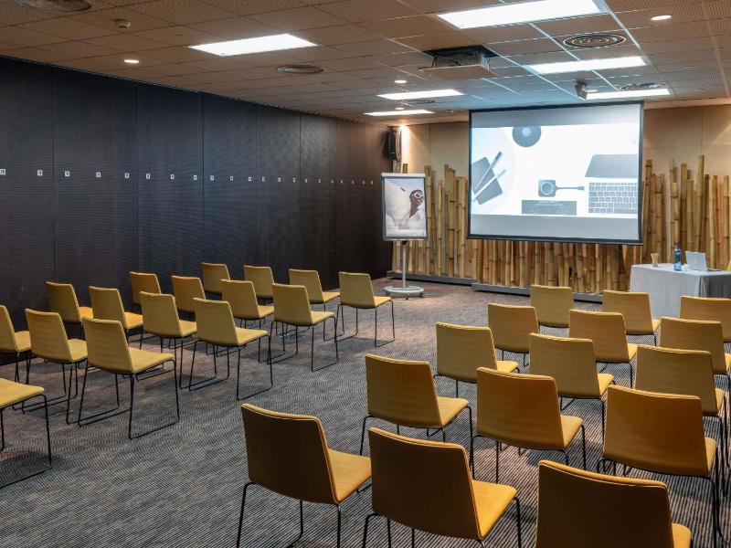 Novotel Barcelona City - image 10