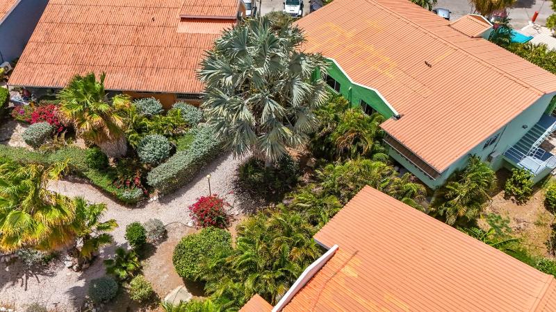 Coral Breeze Apartment with shared pool for 4 people - image 8