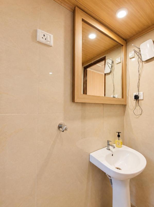 Shradha luxury room - image 43