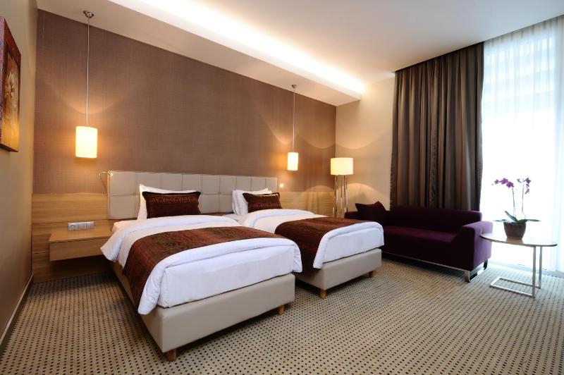 Standard Room with Two Single Beds - Non-Smoking image 4