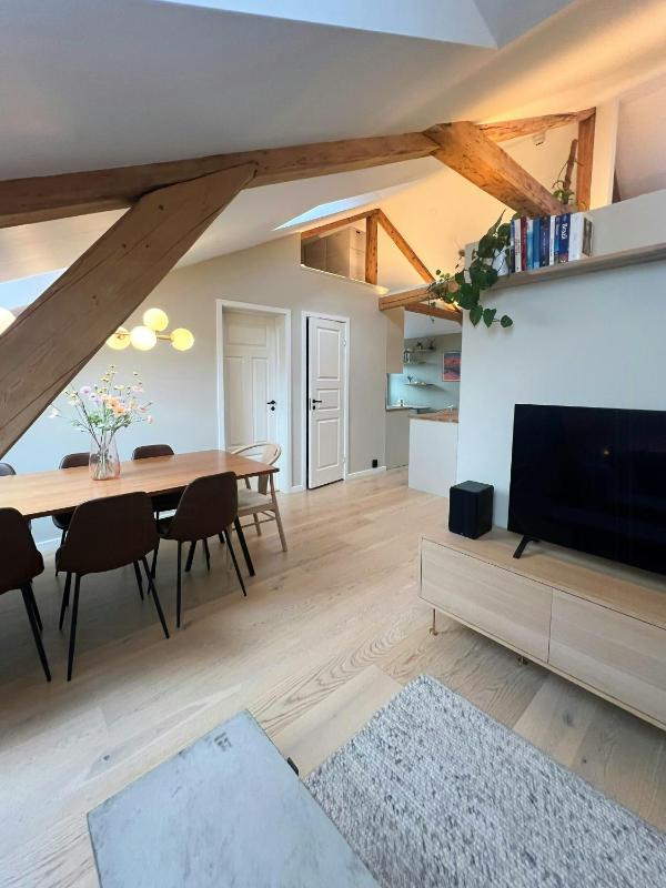 Loft flat with exposed beams and 4 m ceilings - image 6