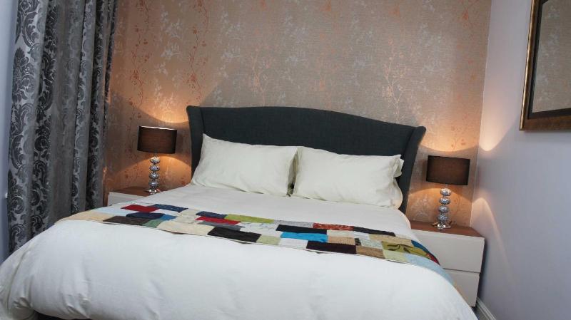 Deluxe King Room image 4