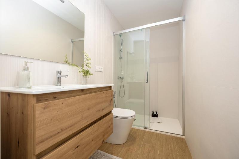 ChezmoiHomes Central Prime Apartment II FREE Parking - image 14