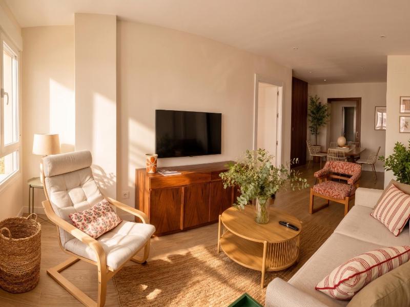 ChezmoiHomes Central Prime Apartment II FREE Parking - image 3