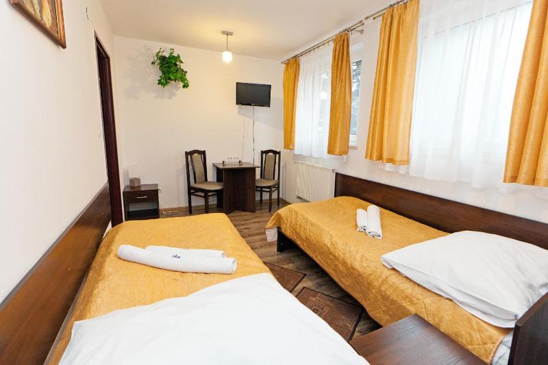 Twin Room image 1