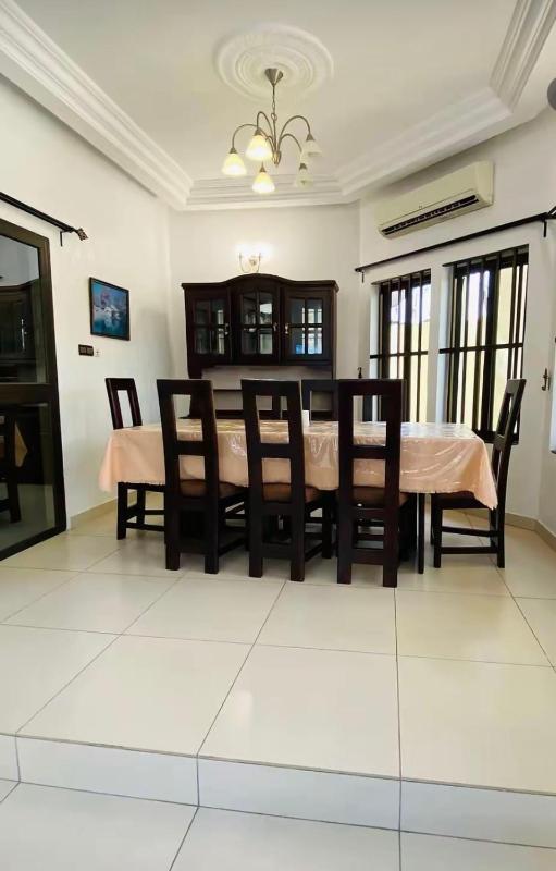 Urban Serenity 3 bedrooms and bathrooms - image 13