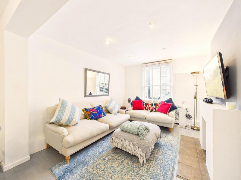 NEW Duke Street by Signature Stays - Garden with Parking - image 13