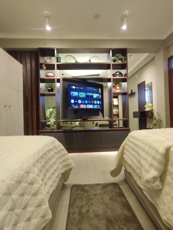 Apartamento privado con terrazas y Tv giratoria l Hasta 4 huéspedes - image 10