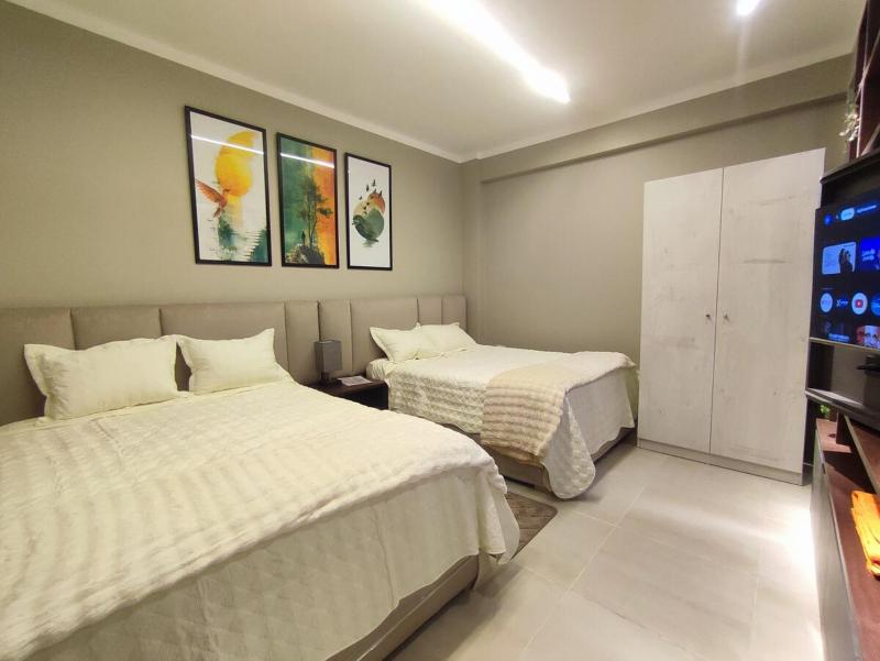 Apartamento privado con terrazas y Tv giratoria l Hasta 4 huéspedes - image 6