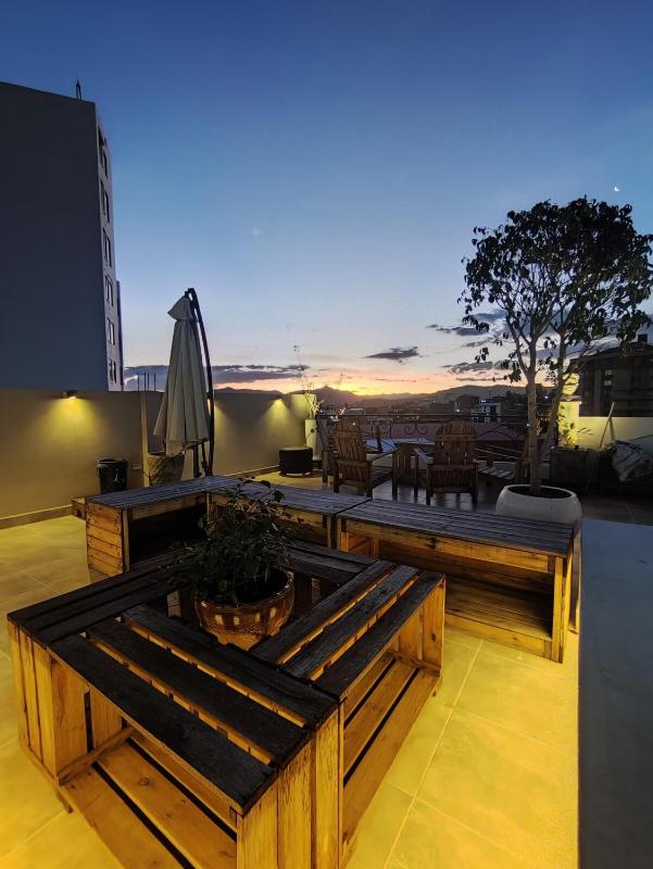 Apartamento privado con terrazas y Tv giratoria l Hasta 4 huéspedes - image 14