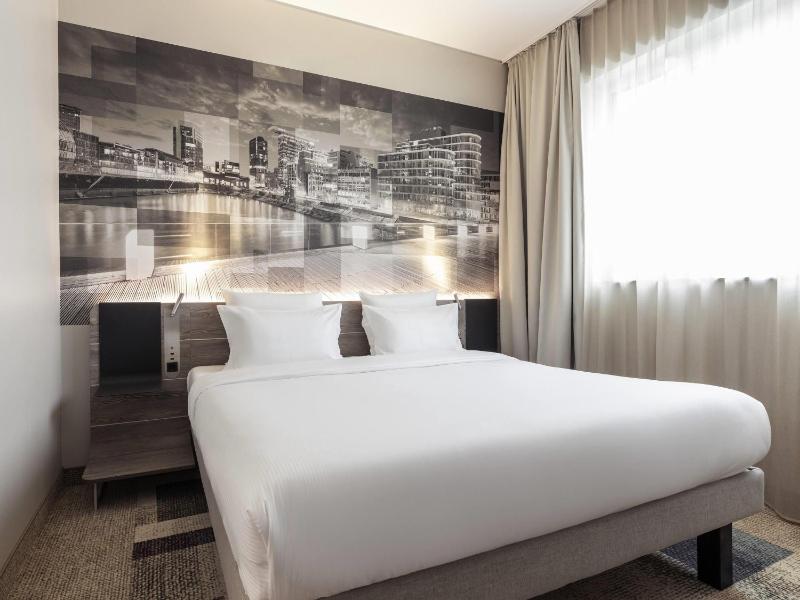 Novotel Duesseldorf Airport - image 31