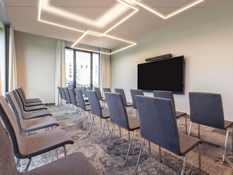 Novotel Duesseldorf Airport - image 11