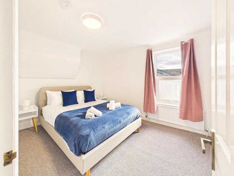 NEW Modern Fairview Home by Signature Stays - Sleeps 8 - Parking - image 23