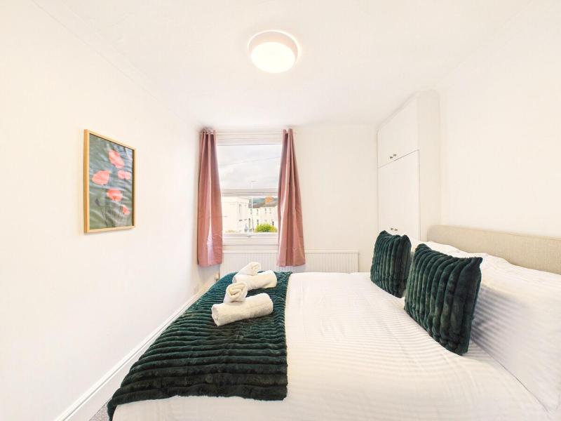 NEW Modern Fairview Home by Signature Stays - Sleeps 8 - Parking - image 10