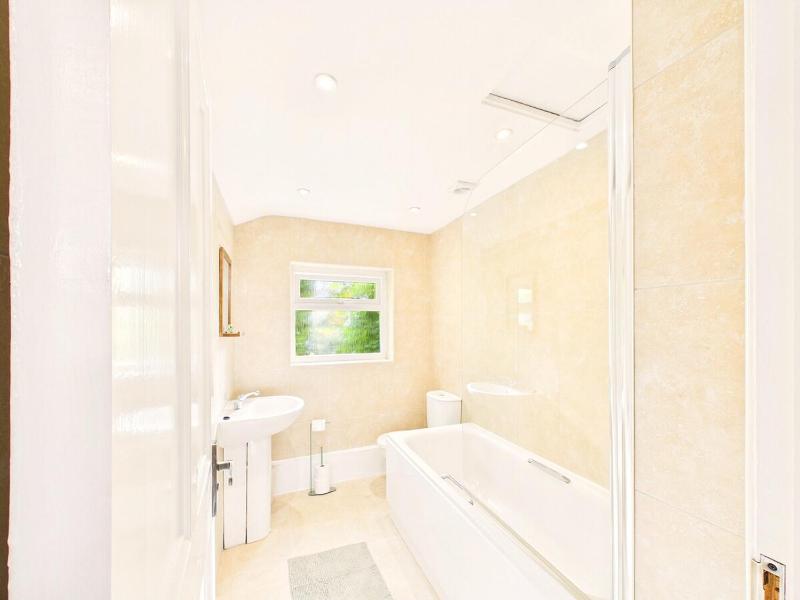 NEW Modern Fairview Home by Signature Stays - Sleeps 8 - Parking - image 17