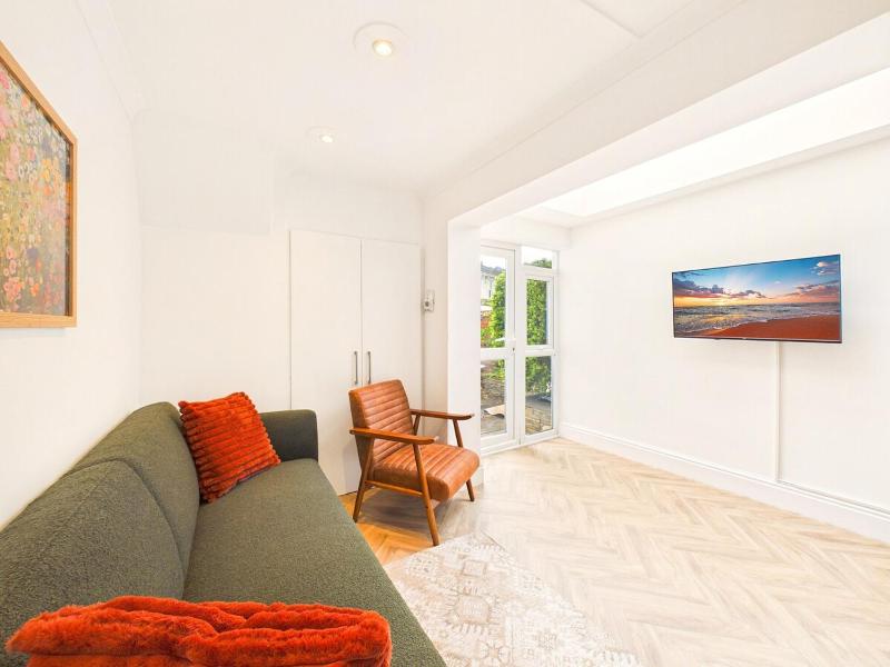 NEW Modern Fairview Home by Signature Stays - Sleeps 8 - Parking - image 21