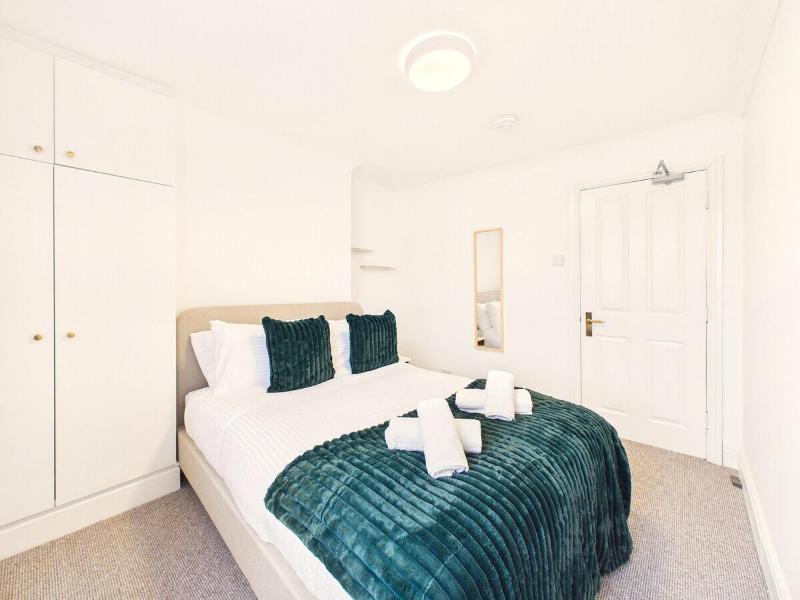 NEW Modern Fairview Home by Signature Stays - Sleeps 8 - Parking - image 6