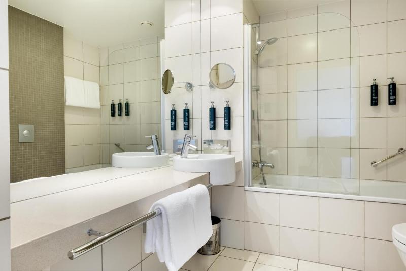 Hilton Reykjavik Nordica - image 8