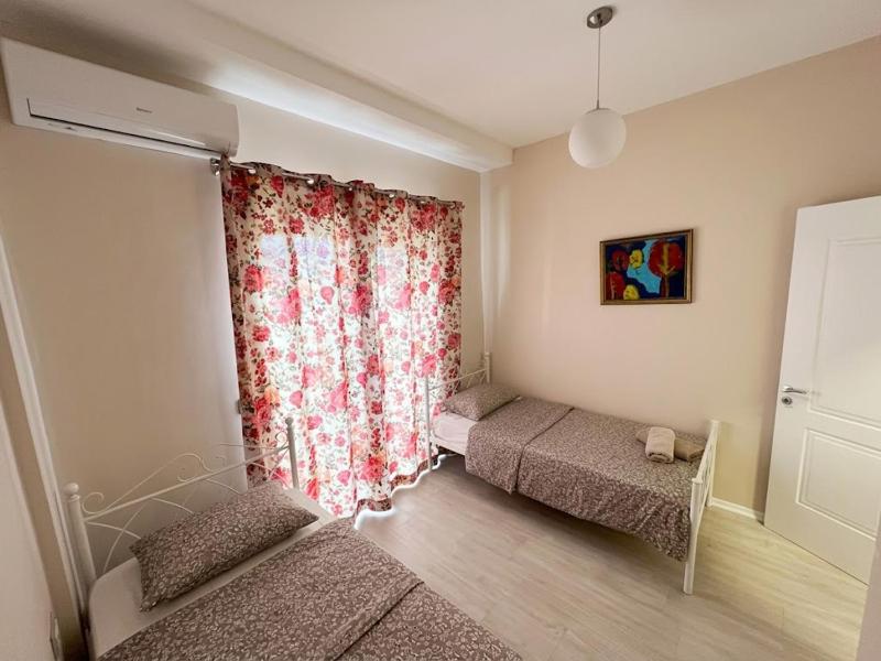 Skyline Panoramic Apartment - image 9